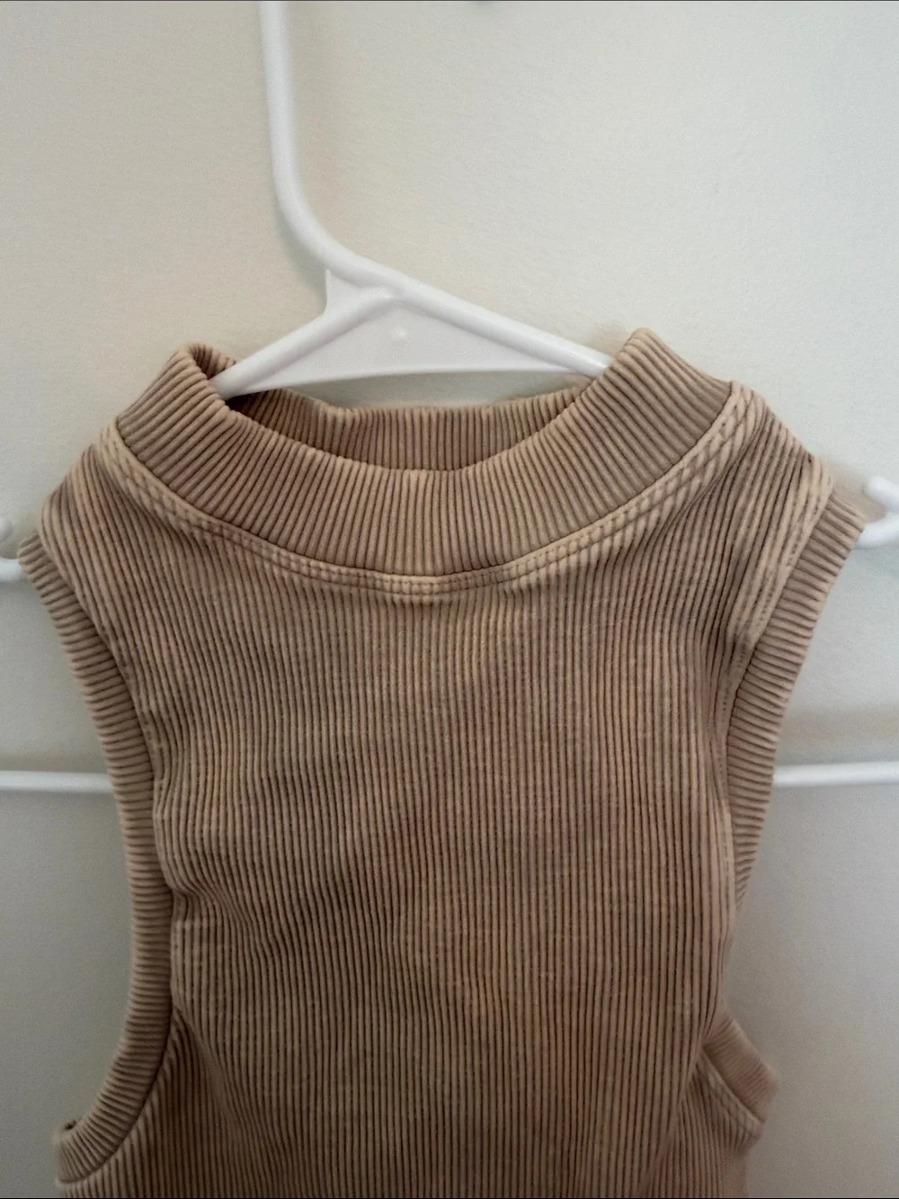 Women’s activewear Sleeveless Mock Neck Tank Top in Beige